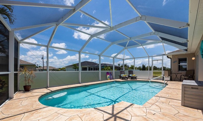 Jacarandas House | HERE COMES THE SUN! - great location with pool -Villa Fun in the Sun- Roelens Vacations