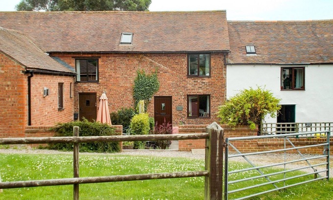 Pontesbury Cottage | HERIBERT COTTAGE, family friendly, with a garden in Shrewsbury