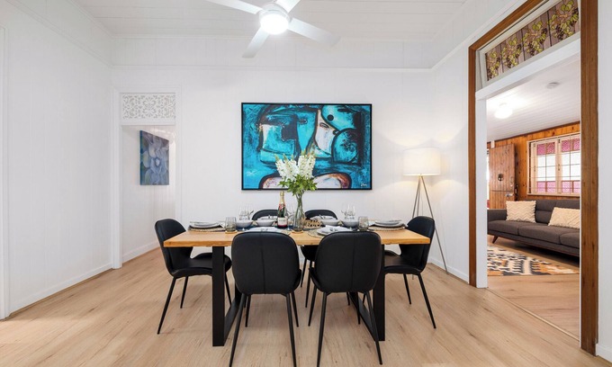 Highgate Hill House | Heritage 5BR Queenslander - Minutes walk to CBD&Southbank, 3 Parking