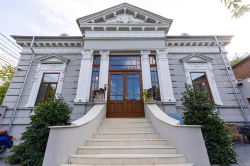 Caracal Bed & Breakfast | Heritage Boutique