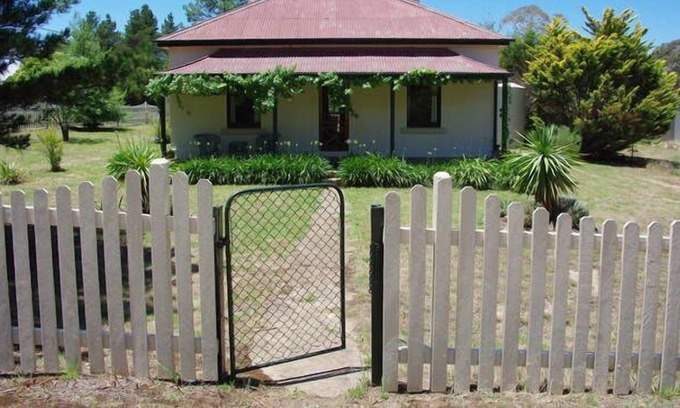 Capertee House | Heritage dream cottage in the mountains. Birdwatcher's paradise.