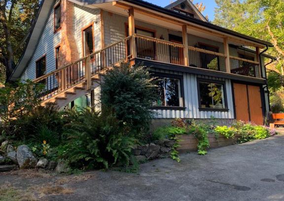 Salt Spring Island House | Heritage Farmhouse - Newly Renovated