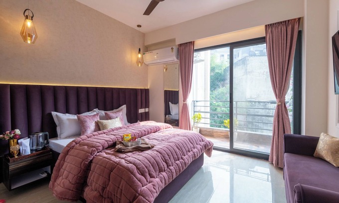 Sainik Farm Apartment | Heritage Homes Rosé - Luxury 2BHK Stay
