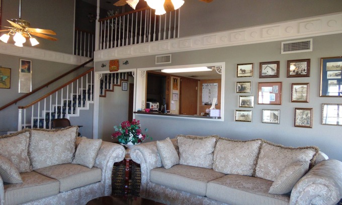 Lazbuddie Hotel | Heritage House Inn