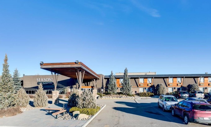 High River Hotel | Heritage Inn Hotel & Convention Centre High River