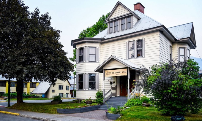 Revelstoke House | Heritage Location in Heart of Revelstoke