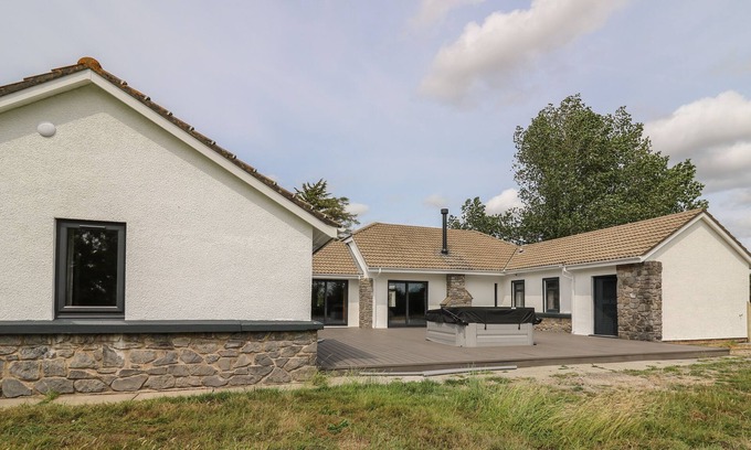Saint Clears Cottage | HERITAGE, pet friendly, character holiday cottage in St Clears