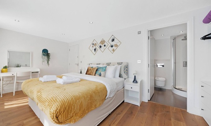 Harringay Apartment | Hermitage Road Apartment by MoreThanStays | Garden