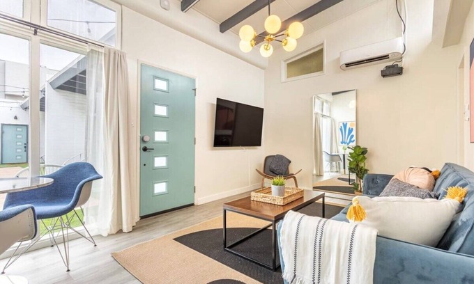 Hermosa Beach Apartment | Hermosa Beach 1BR Apt: Steps to Pier & Dining
