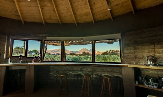 San Pedro de Atacama Cabin | Hermosa Cabaña con Vista al Volcán, Construida en Técnicas Locales , 58m2
