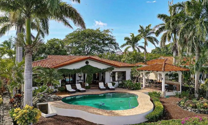 Panama Beach Villa | Hermosa Casa Junto al Mar