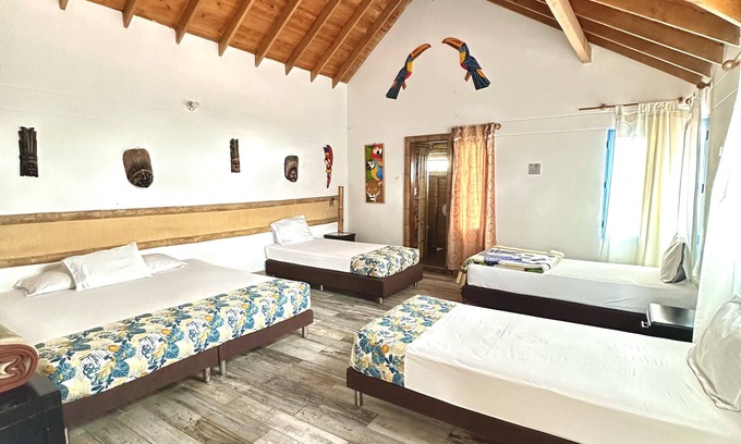 Medellin Hotel | Hermosa Habitacion Family Multiple En Santa Elena