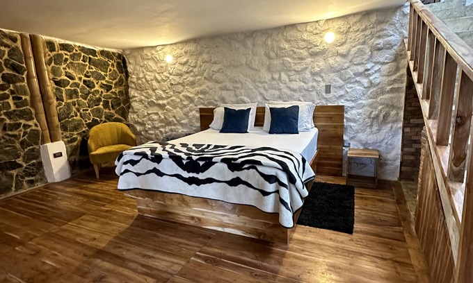 Medellin Hotel | Hermosa Habitacion Suite En Santa Elena