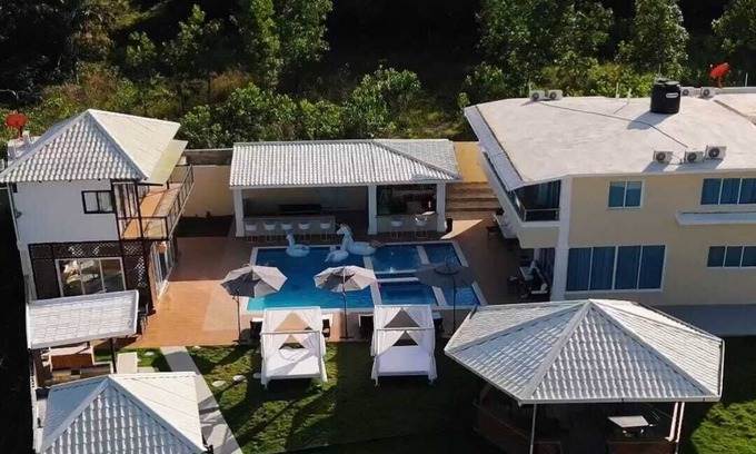 Yamasa Villa | Hermosa Villa Mi Casita con 8 habitaciones 8 baños 12 cama Yamasa Monte Plata.