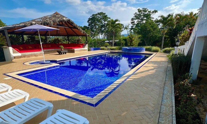 Restrepo Cabin | Hermosa y acogedora finca en Restrepo 5 Habitaciones para 20 personas.