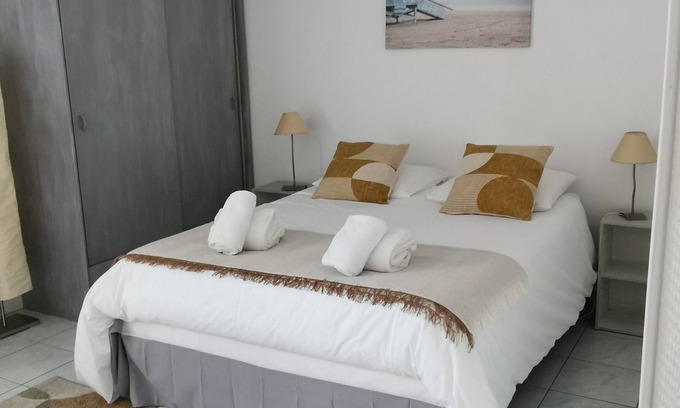 Chaille-les-Marais Apartment | Heron Cendre, Gîte Avec Piscine Chauffée, Sud Vendée Littoral