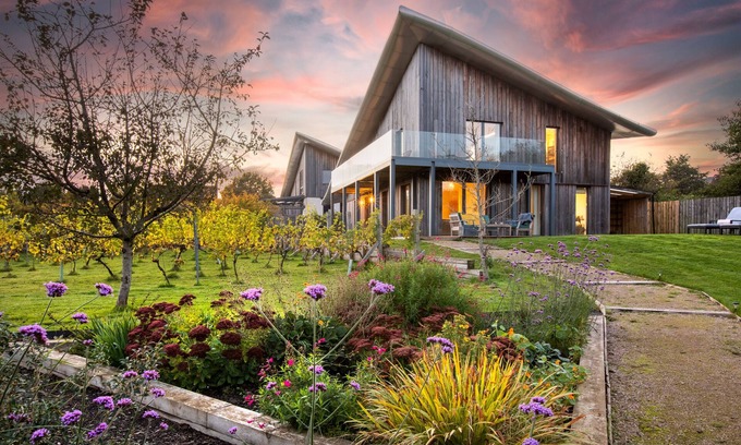 Honiton House | Heron House - Five Bedroom House, Sleeps 12