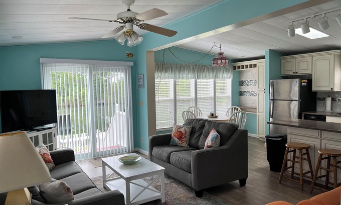 Assateague Pointe House | Heron Hut - 2 bdrm, 1 bath home on quite pond with private WIFI