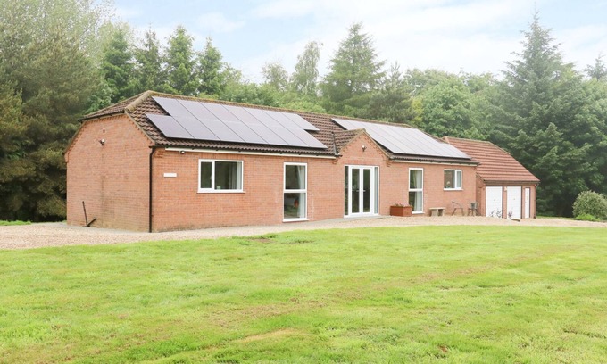 Spilsby Cottage | HERON LODGE, with a garden in Spilsby