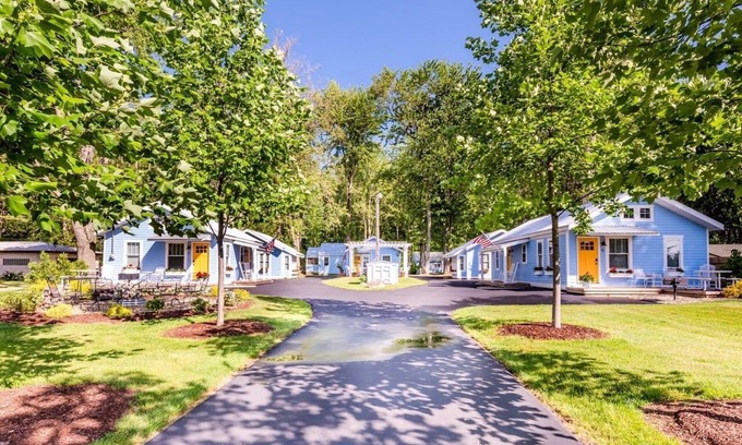 Paw Paw Lake House | Heron's Nest I ALL SIX Paw Paw Lake Cottages