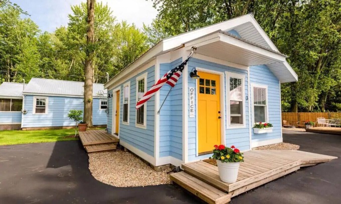 Paw Paw Lake House | Heron's Nest I Paw Paw Lake Cottages I Michigan #3