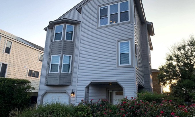 Croatan Beach House | Herons and Egrets by the Sea-2 min walk to CROATAN BEACH