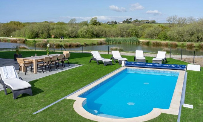 Winnard's Perch Resort | Herons House Sleeps 12, heated Pool, hot tub, sauna, games room 5 Star!