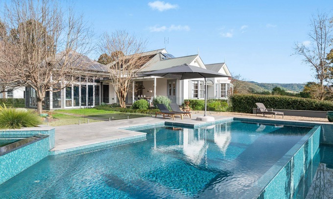 Wattamolla House | Heronwood - Lavish country retreat