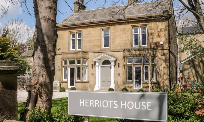 Skipton Cottage | HERRIOTS HOUSE, pet friendly, luxury holiday cottage in Skipton