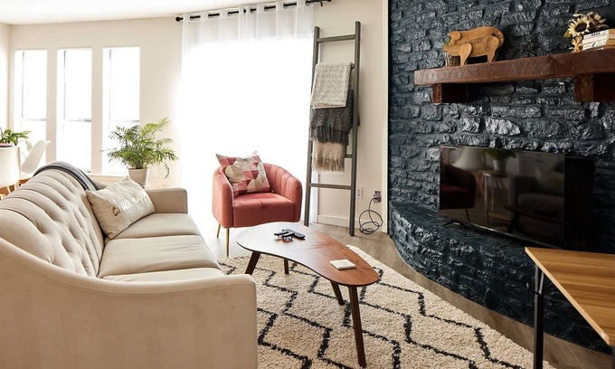 Barrington Oaks Hotel | Hestia: Modern Townhous Near Apple & Domain