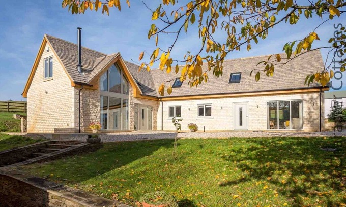 Bourton House | HETTY'S STABLES, family friendly, with open fire in Naunton