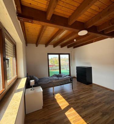 Rembrucken Apartment | HEU1- Spacious City Apartment with Terrace in Heusenstamm