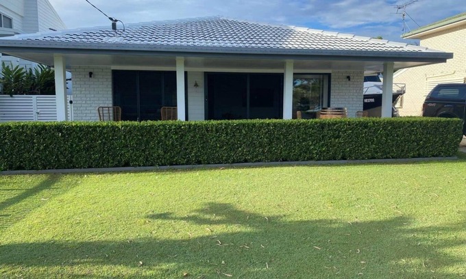 Golden Beach House | Hey's Landing Golden Beach