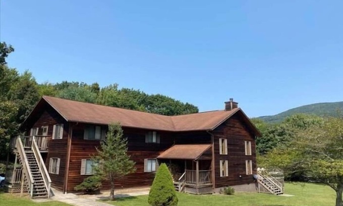 Dryfork House | HF 15 -Perfect Family Retreat! Sleeps 24! Hot tub!