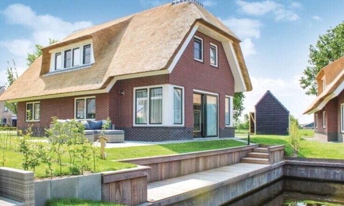 Idskenhuizen House | HFR 266 8 persons water villa