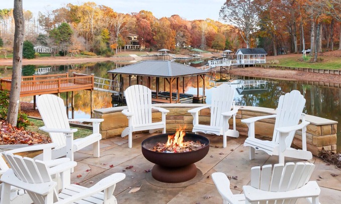 Mayhew Apartment | HGTV Design | Private Dock | Hot Tub | Fire Pit
