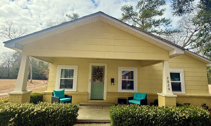 Laurel House | HGTV's Hometown house -Southern Charm 3- only 6 minutes to downtown Laurel!
