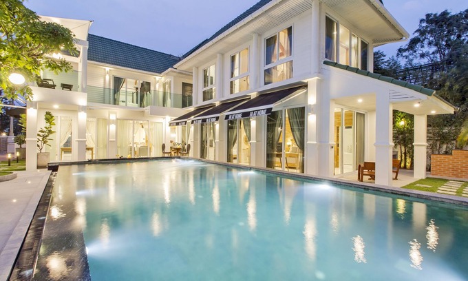 Nong Prue Villa | Hi At Home - 5BR Stylish Villa in Pattaya