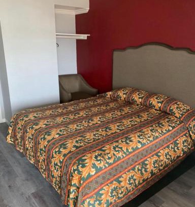 Lynwood Hotel | Hi Rise Motel