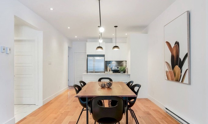 Marconi-Alexandra Apartment | Hi, Stylish Apartment in Little Italy