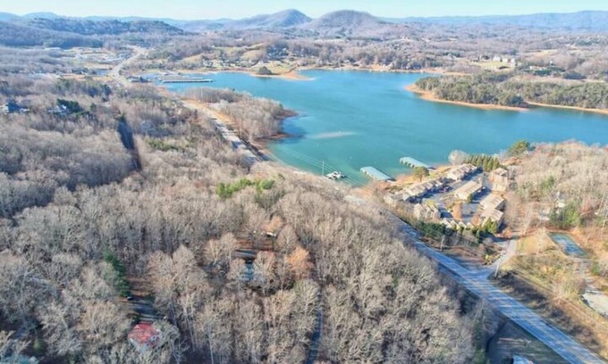 Hiawassee Cabin | Hiawassee Hideaway: Firepit, 2 Decks, Pet Friendly, Mtn Views, Grill, Smart TVs