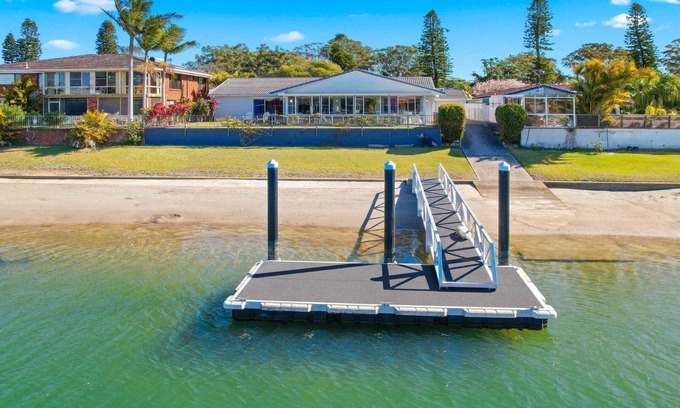 Port Macquarie House | Hibbard Waterfront Escape - 46 Hibbard Dr