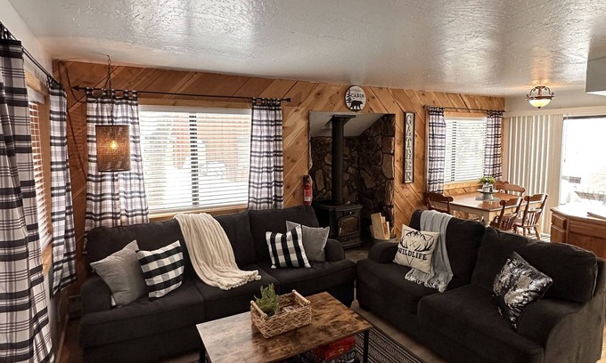 Beaver House | Hibernation Station - Unit #4 - Relax, unwind, refresh!