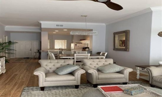 Tropical Cove Condo | Hibiscus Flower at Lexington CC Golf Village