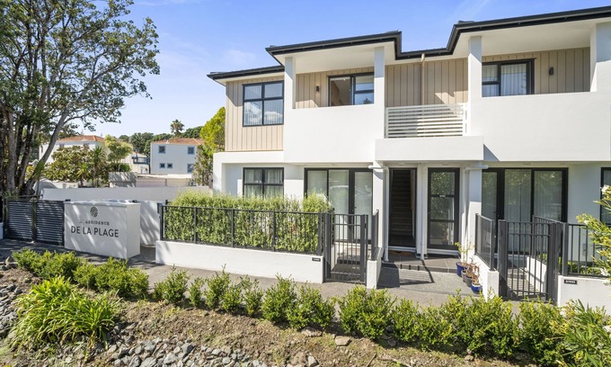 Orewa House | HIBISCUS HAVEN - OREWA HOLIDAY APARTMENT, family friendly in Orewa