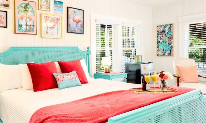 Fort Myers River District House | Hibiscus House Bed & Breakfast Inn Flamingo Suite