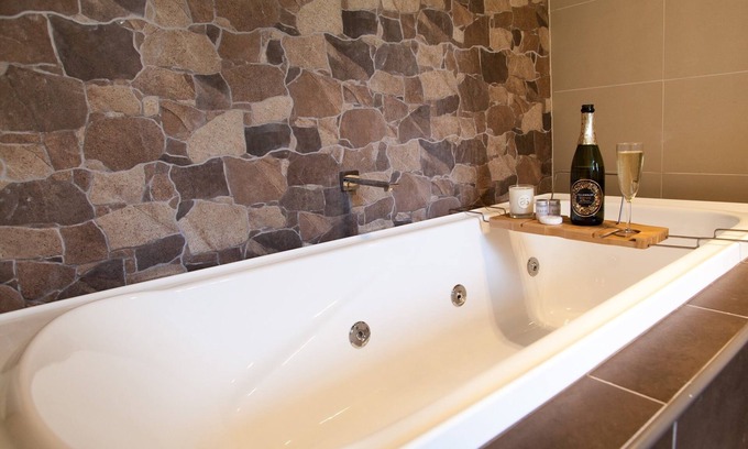 Broadford Cabin | Hickey Vale Farm Lodge Newly built country Stay with Spa