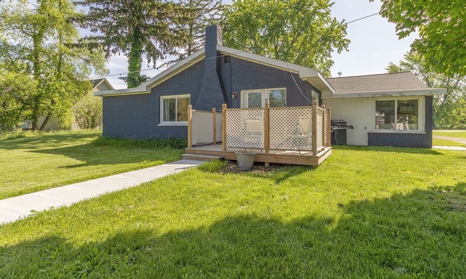 Douglas House | Hickory Cottage: Cozy 2-Bedroom in Douglas, MI, close to beaches, downtown, antiques and more!*