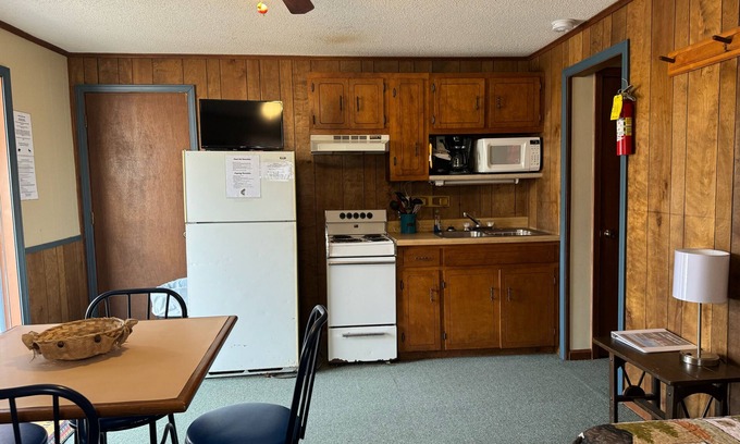 Clinton Cabin | Hickory Hollow Resort