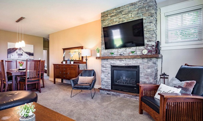 The Blue Mountains Condo | Hickory Ridge - Outdoor Pool/Walk to the Village